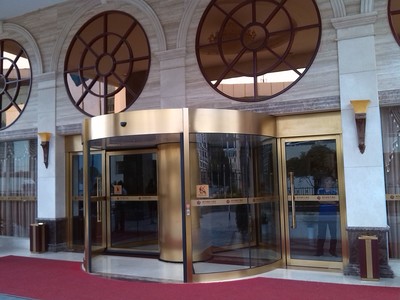 旋轉(zhuǎn)門首選廣東堅(jiān)鋒JFMY，覆蓋華南所有城市售后服務(wù)無憂