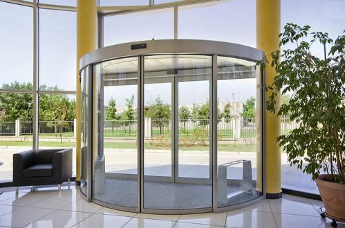 弧形自動門選擇不當(dāng)?shù)臒琅c豪華旋轉(zhuǎn)門的優(yōu)勢