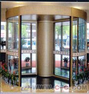 青島鑫凱達(dá)門控 專業(yè)打造山東三翼環(huán)柱式自動旋轉(zhuǎn)門，提升空間豪華感與智能化水平